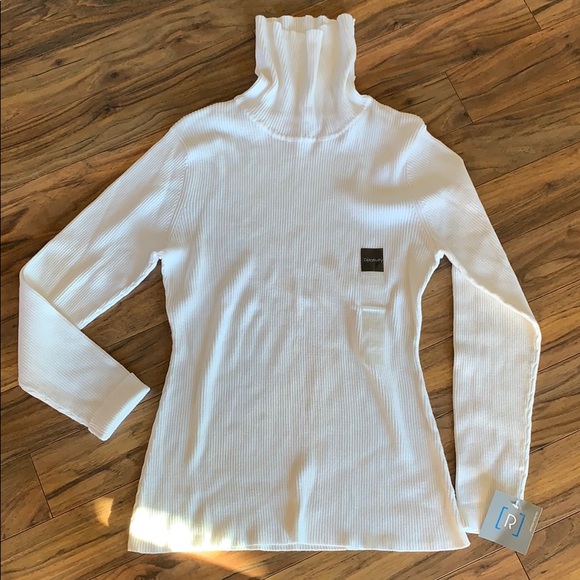 Relativity white turtleneck. - Picture 1 of 4